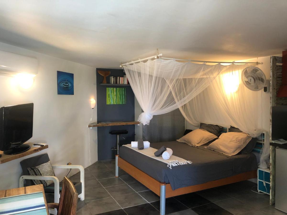 Apartamento studio indépendant dans propriété avec piscine et wifi Saint-Gilles-les-Bains Exterior foto